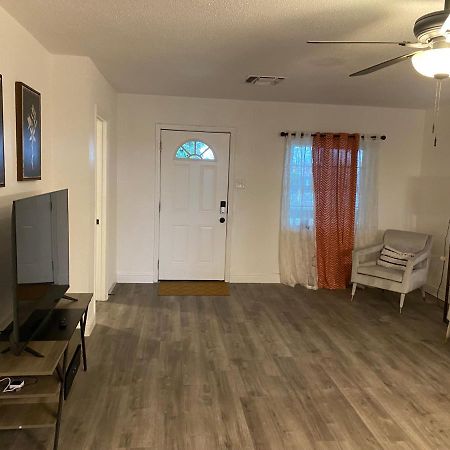 Entire Cozy Home Madera Exterior photo